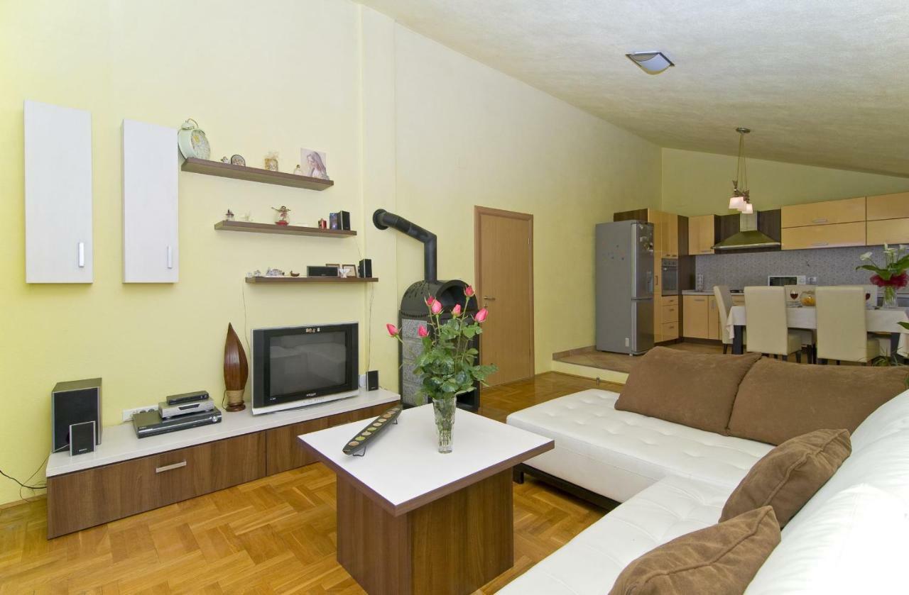 Apartment Mihanovic Žrnovnica Exterior foto